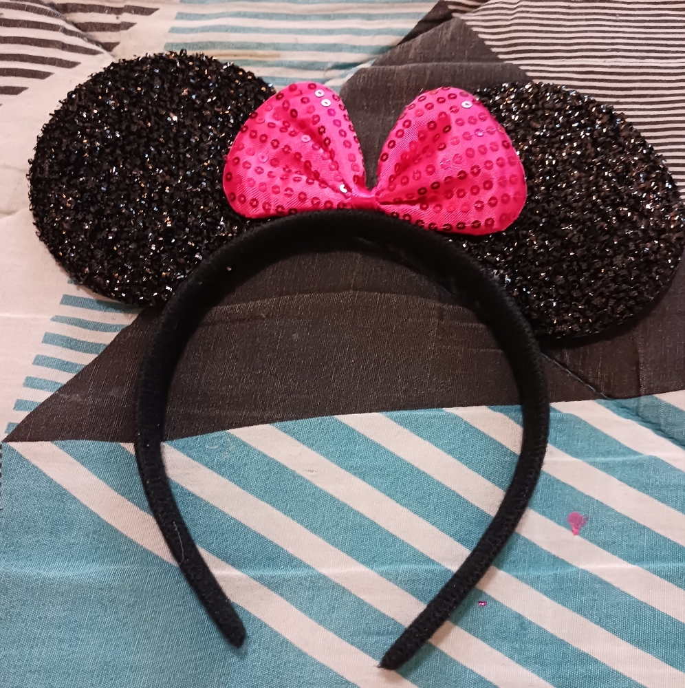 Minnie ears with pink bow